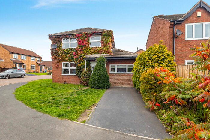 4 Bedroom Detached House For Sale In Hopefield Chase, Rothwell, LS26