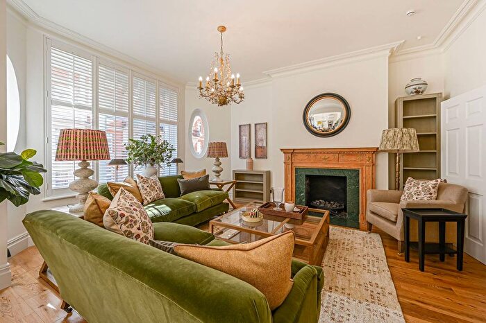 3 Bedroom Flat For Sale In Basil Street, Knightsbridge, London, SW3