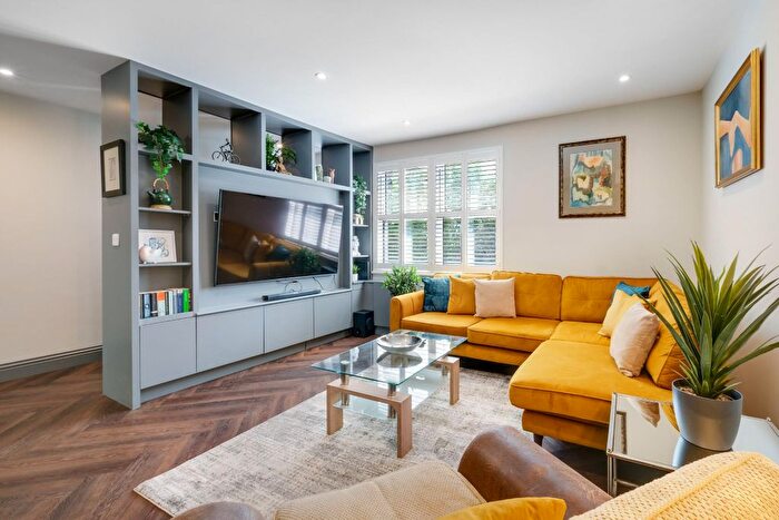 3 Bedroom Terraced House To Rent In Albert Street, Windsor, SL4