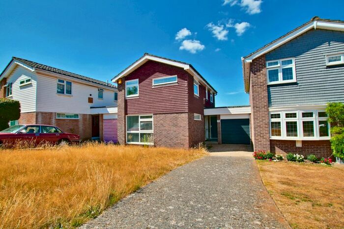 3 Bedroom Link Detached House To Rent In Broadheath Drive, Chislehurst, BR7