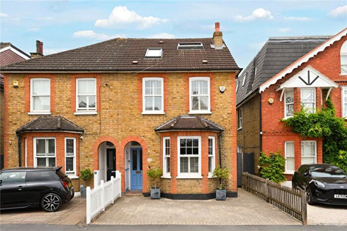 4 Bedroom Semi Detached House For Sale In Kings Road, Walton-on-Thames, Surrey, KT12
