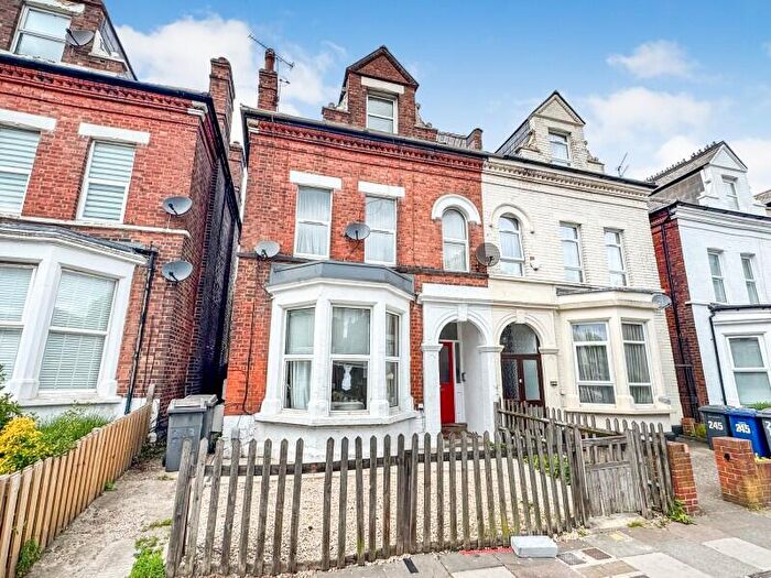2 Bedroom Flat For Sale In Ballards Lane, Finchley, N3