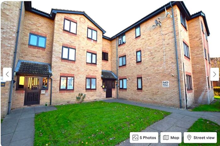 2 Bedroom Flat To Rent In Pittman Gardens, Ilford, IG1