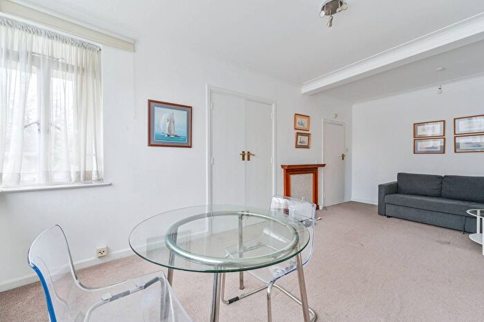 1 Bedroom Flat To Rent In Prince Albert Road, Regent's Park, London, NW8