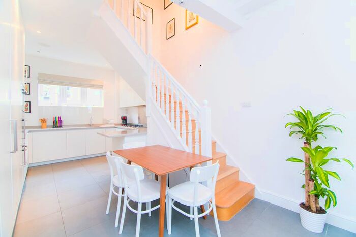 5 Bedroom Mews To Rent In Spear Mews, London, SW5