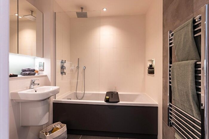 3 Bedroom Flat To Rent In Flat, Swan Street, Manchester, Greater Manchester, M4