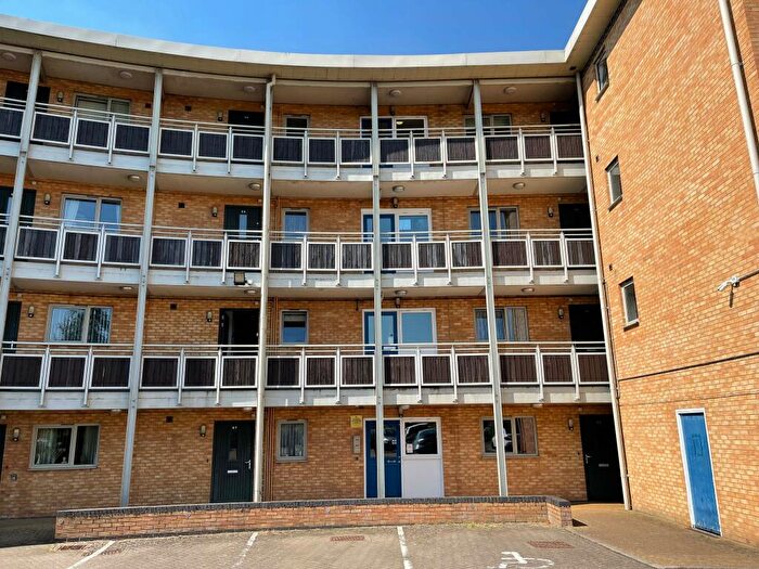 1 Bedroom Flat To Rent In Crescent West, Lower Street, Kettering, NN16