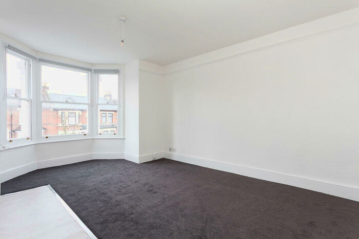 1 Bedroom Flat To Rent In Forest Drive West, Leytonstone, E11