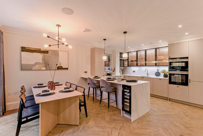 2 Bedroom Flat For Sale In Eastbury Avenue, Northwood, HA6