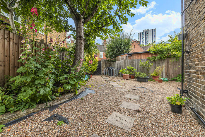 3 Bedroom Flat To Rent In Chester Way, SE11