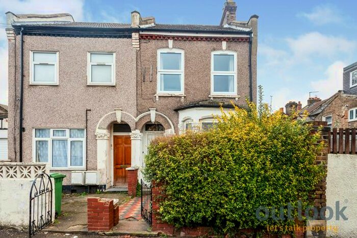 1 Bedroom Flat To Rent In Westdown Road, London, E15