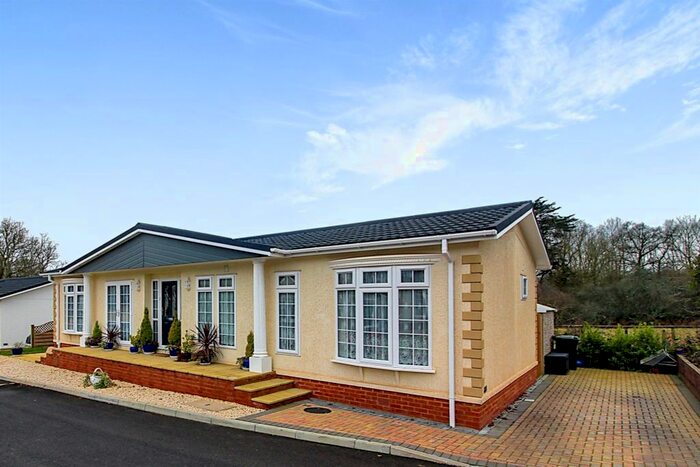 2 Bedroom Park Home For Sale In Horebeech Lane, Horam, Heathfield, TN21