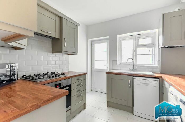 2 Bedroom Flat To Rent In Great North Road, East Finchley, London, N2