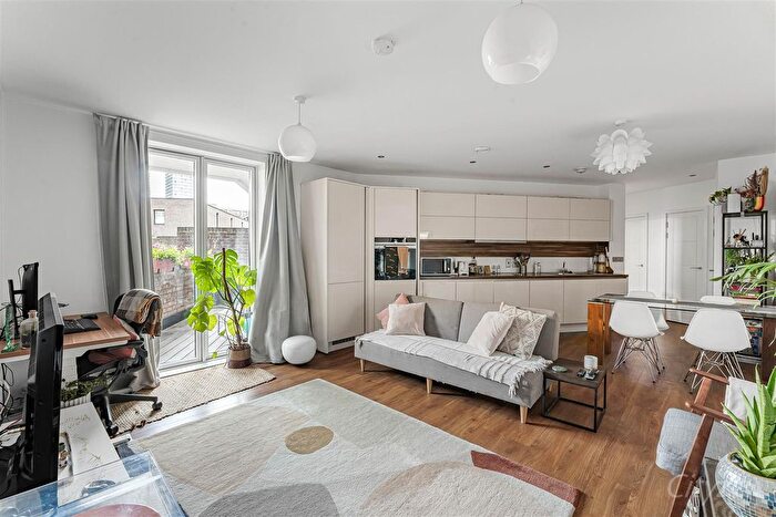 1 Bedroom Flat For Sale In Park View Mansions, Abercrombie Road, Queen Elizabeth Park, Stratford, E20