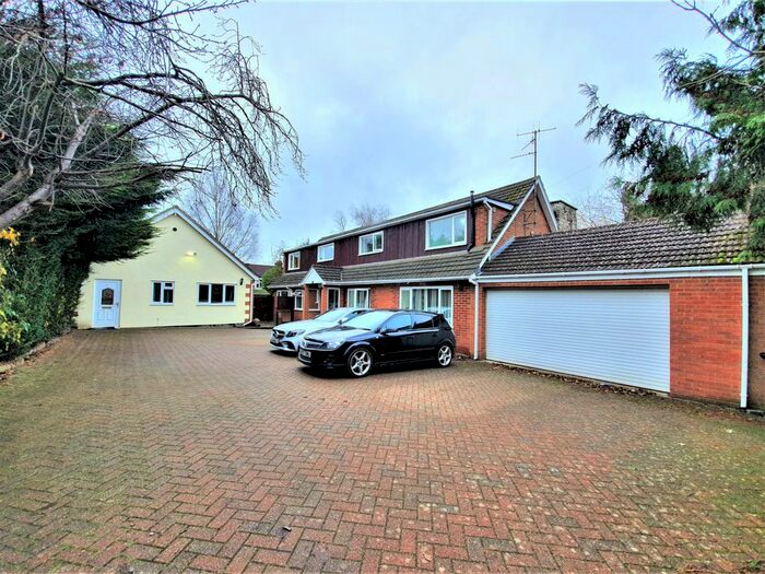 2 Bedroom Bungalow To Rent In Mountfield Road, Luton LU2