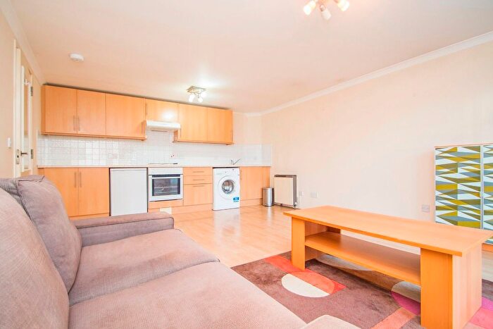 2 Bedroom Flat To Rent In St Patricks Square, Edinburgh, EH8