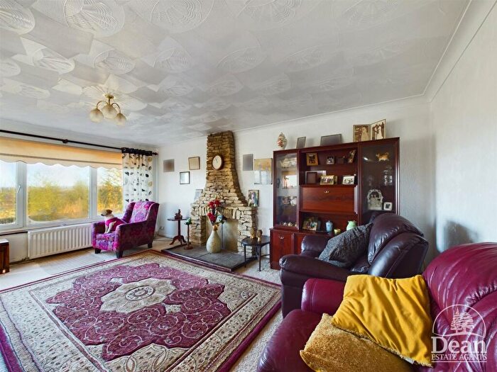 2 Bedroom Detached Bungalow For Sale In Woodside Street, Cinderford, GL14