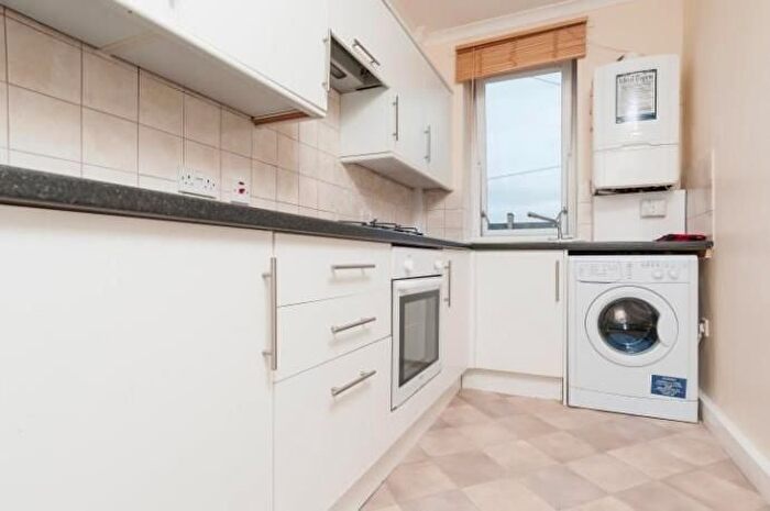 4 Bedroom Flat To Rent In Ferry Road Avenue, Edinburgh, EH4