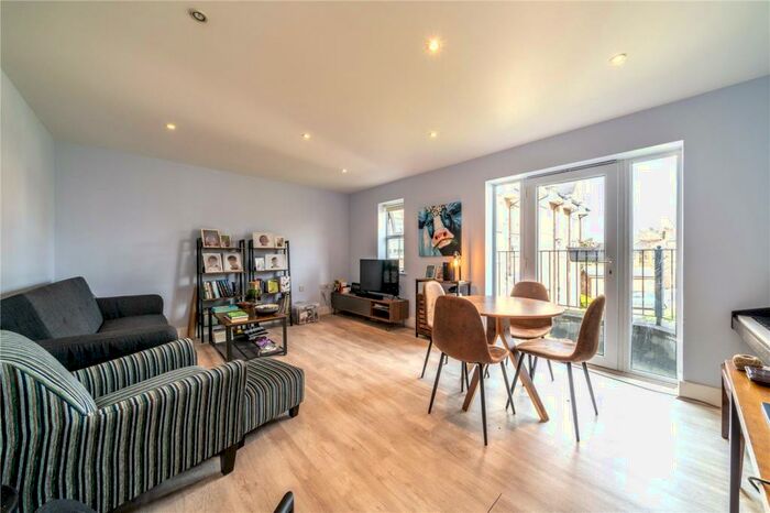 2 Bedroom Apartment To Rent In Hayes Grove, East Dulwich, London, SE22