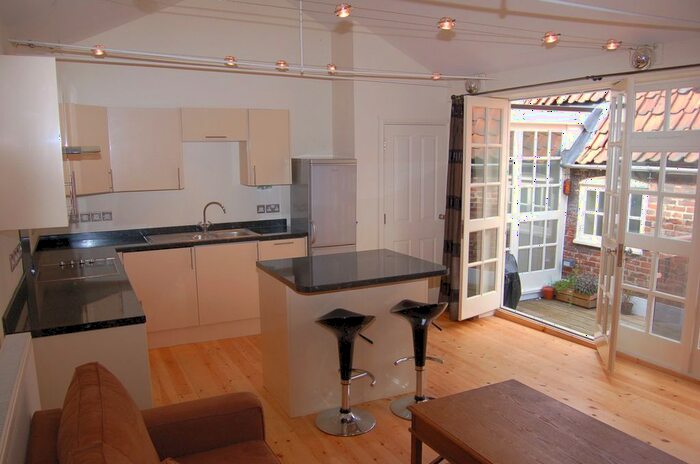 2 Bedroom Flat To Rent In Steep Hill, Lincoln, LN2