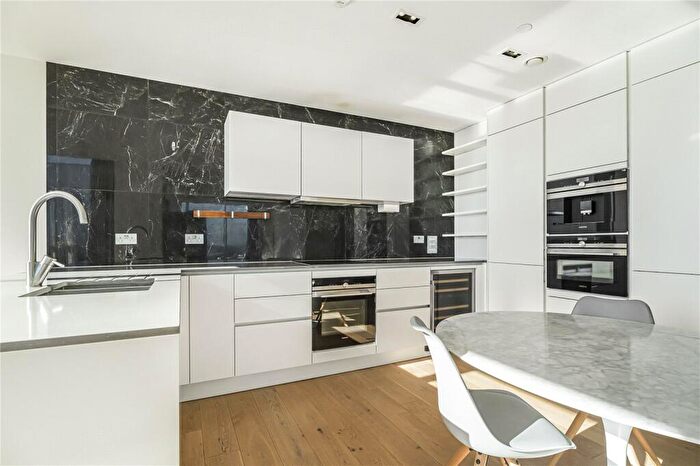 3 Bedroom Penthouse To Rent In Skyline Apartments, Devan Grove, London, N4