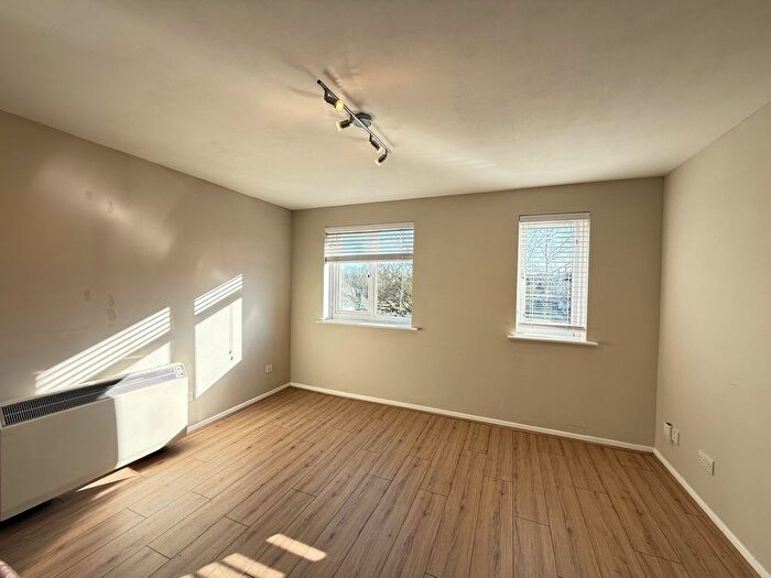 1 Bedroom Flat To Rent In Pioneer Way, Watford, WD18