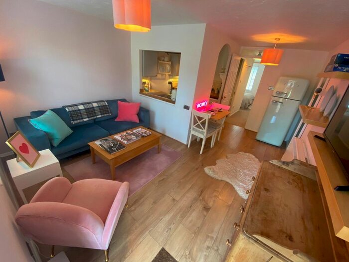 1 Bedroom Flat To Rent In Abingdon Close, London, SE1