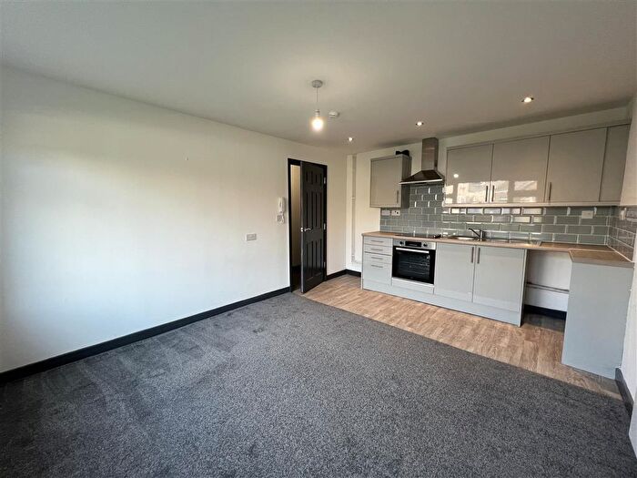 1 Bedroom Flat To Rent In High Street, Cwmgwrach, Neath, SA11