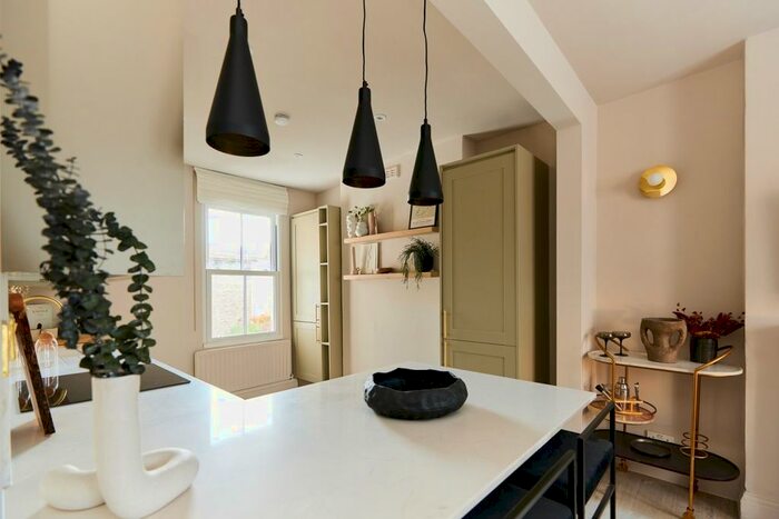 2 Bedroom Flat To Rent In Disbrowe Road, London, W6