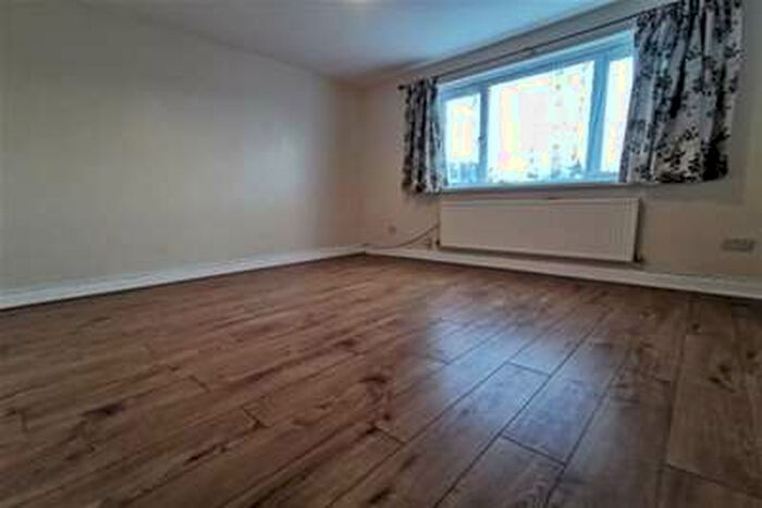 3 Bedroom Flat To Rent In Gabalfa Road, Sketty, SA2