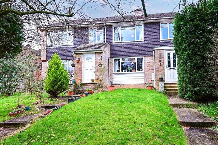 3 Bedroom Semi Detached House For Sale In Tudor Drive, Yateley, Hampshire, GU46