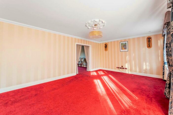 5 Bedroom Detached House To Rent In Castlemaine Avenue, South Croydon, CR2