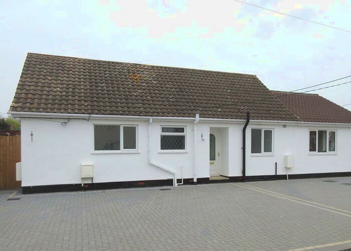 2 Bedroom Semi-Detached Bungalow To Rent In Harewood Avenue, Rochford, SS4