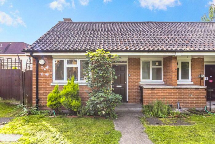 1 Bedroom Bungalow To Rent In Upper Richmond Road, London, SW15