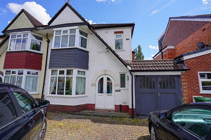 3 Bedroom Semi-Detached House To Rent In Welford Road, Shirley, Solihull, B90