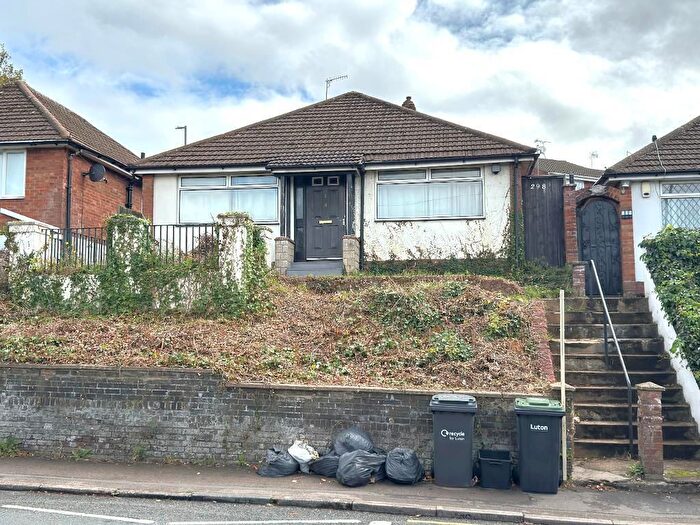 3 Bedroom Detached Bungalow For Sale In Hitchin Road, Luton, LU2