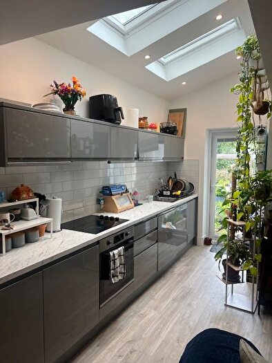 2 Bedroom Flat To Rent In Richmond Road, Cardiff, CF24