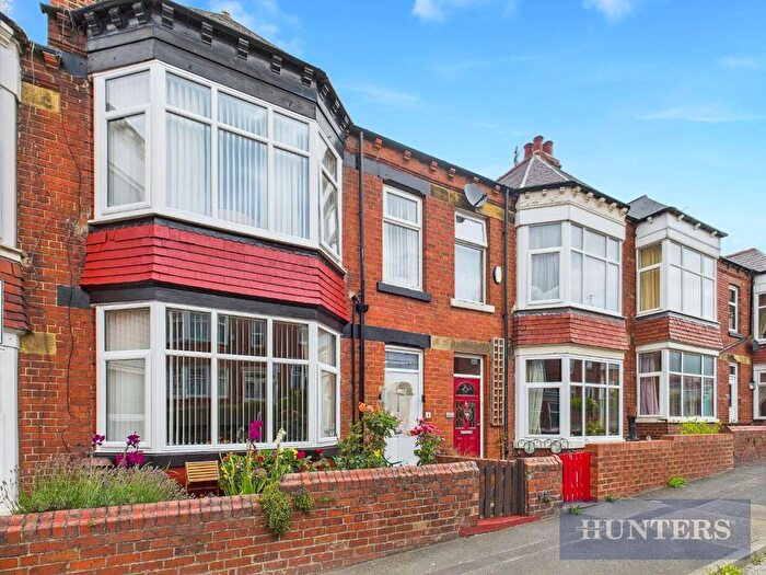 6 Bedroom Terraced House For Sale In Woodall Avenue, Scarborough, YO12