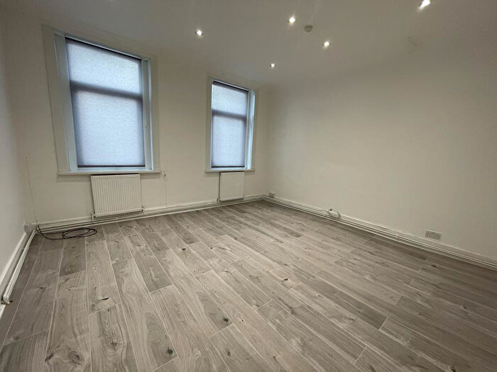 4 Bedroom Maisonette To Rent In Homerton High Street, Hackney -, E9