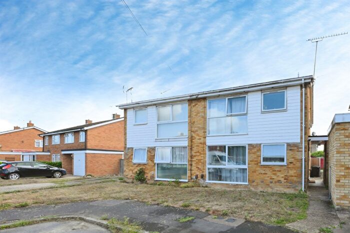 2 Bedroom Maisonette For Sale In Danemead, Hoddesdon, EN11