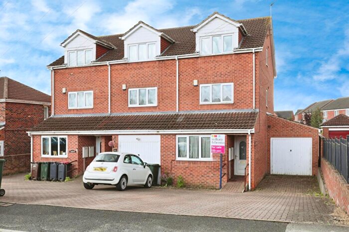 4 Bedroom End Of Terrace House For Sale In Sawn Moor Avenue, Thurcroft, Rotherham, S66