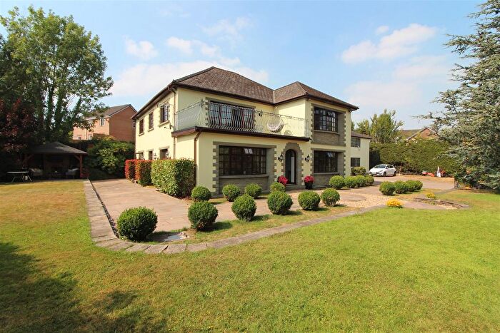 5 Bedroom Detached House For Sale In House And Annex. Pennar Lane, Newbridge, NP11