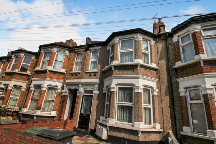 2 Bedroom Flat To Rent In Grove Green Road, Leytonstone, London, E11