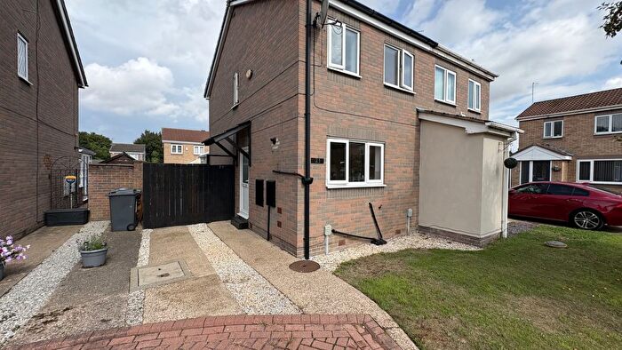 2 Bedroom Semi-detached House To Rent In Swainby Close, Hull, HU8
