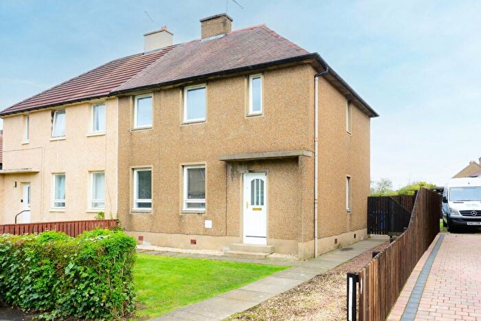 3 Bedroom Semi Detached House For Sale In Livingstone Crescent, Falkirk, FK2