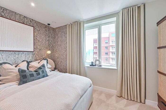 2 Bedroom Flat For Sale In Lombard Square, Plumstead, SE28