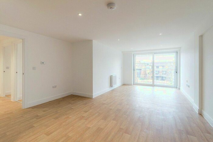 2 Bedroom Flat To Rent In Lion Court, Southbridge, Northampton, Northamptonshire NN4