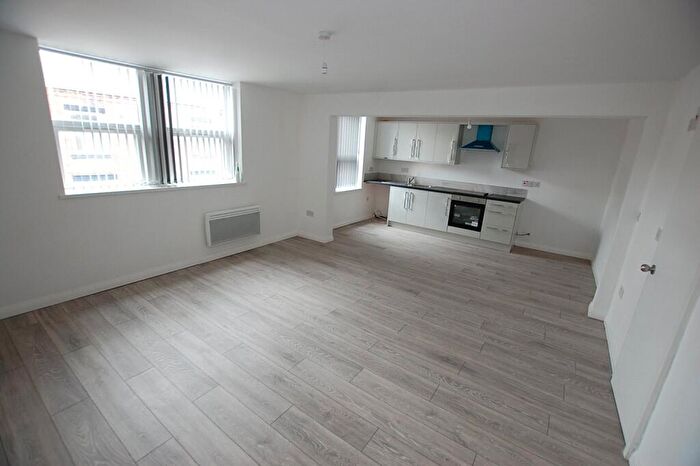 Apartment To Rent In Canterbury Street, Ashton-under-Lyne, Greater Manchester, OL6