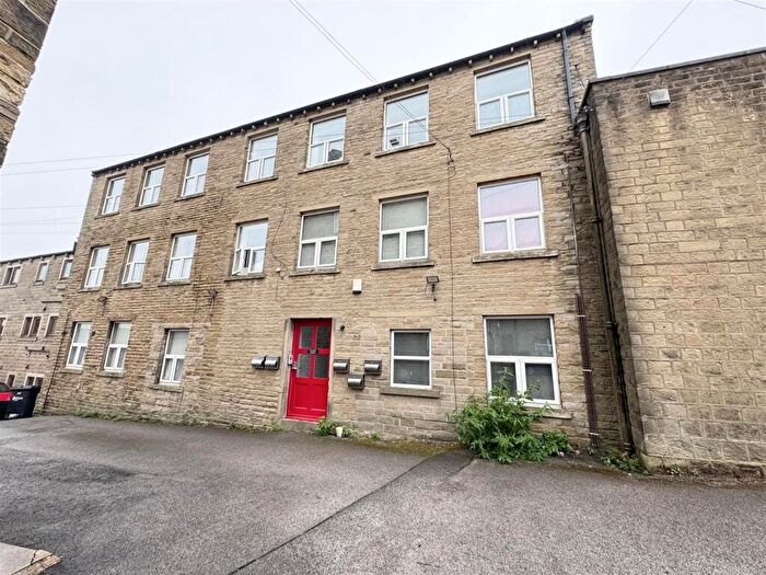2 Bedroom Apartment To Rent In Station Road, Skelmanthorpe, Huddersfield, HD8