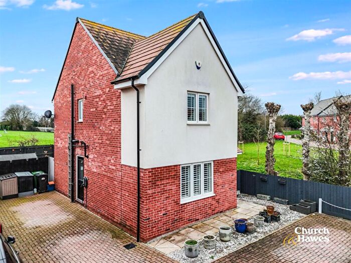 3 Bedroom Detached House For Sale In Pond View, Burnham-On-Crouch, CM0